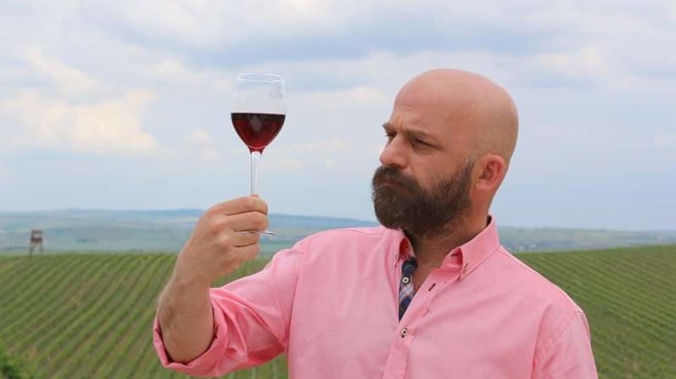 Vinař František Vlček (Hynek Čermák) na vinici